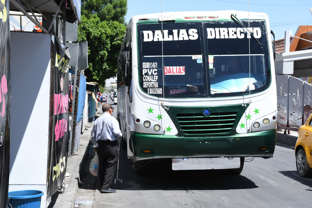 En la zona Centro de la ciudad es donde transita la gran mayoría de los camiones del servicio público. (EL SIGLO DE TORREÓN)