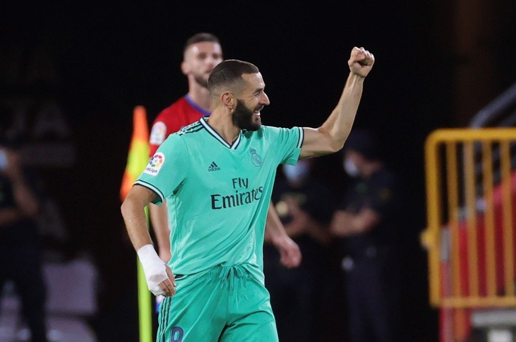 Karim Benzema marcó el segundo tanto del Real Madrid, en el triunfo 2-1 sobre Granada. (EFE)