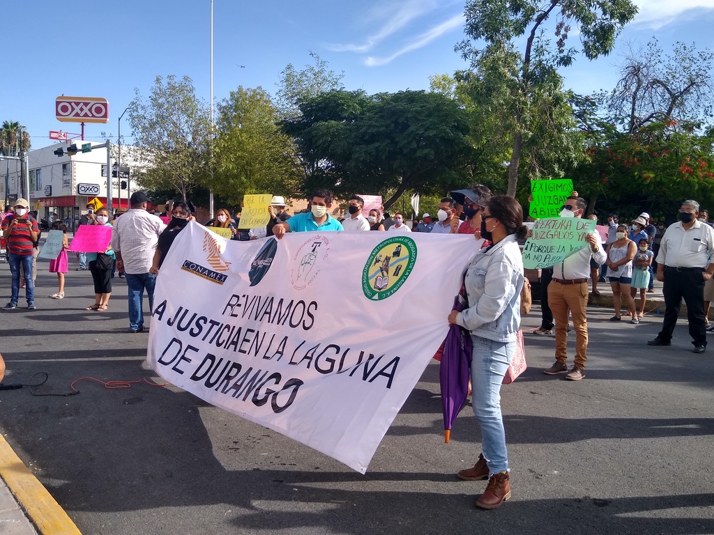 Abogados de Gómez Palacio y Lerdo protestaron para que se reactiven funciones en los Juzgados.