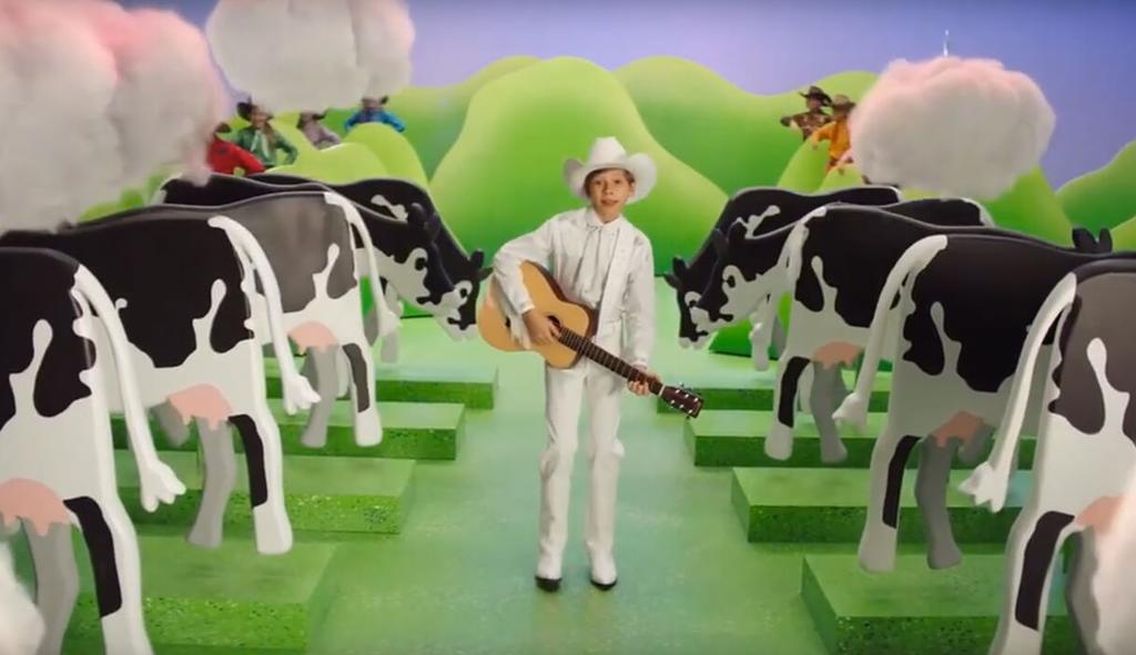 El restaurante de comida rápida lanzó una 'inusual' campaña en redes sociales para anunciar el cambio de dieta en sus vacas, la cual hizo eco entre el público (CAPTURA)  