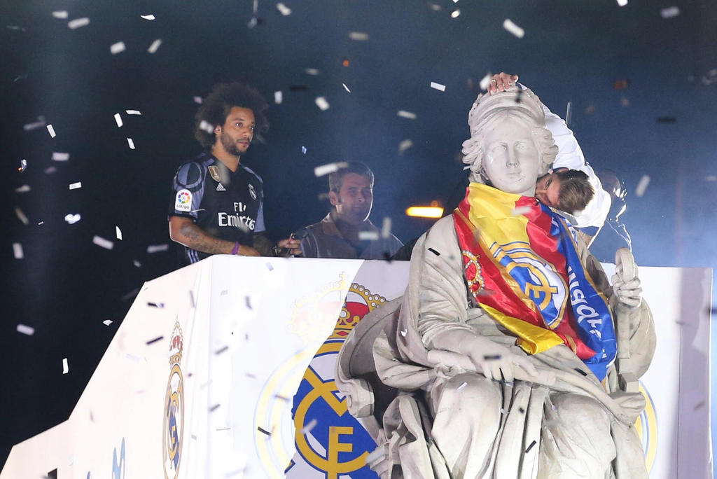 Los blancos pidieron a sus aficionados y socios no realizar los tradicionales festejos en la Cibeles, en caso de que Zinedine Zidane y compañía se coronen este jueves. (ARCHIVO)
