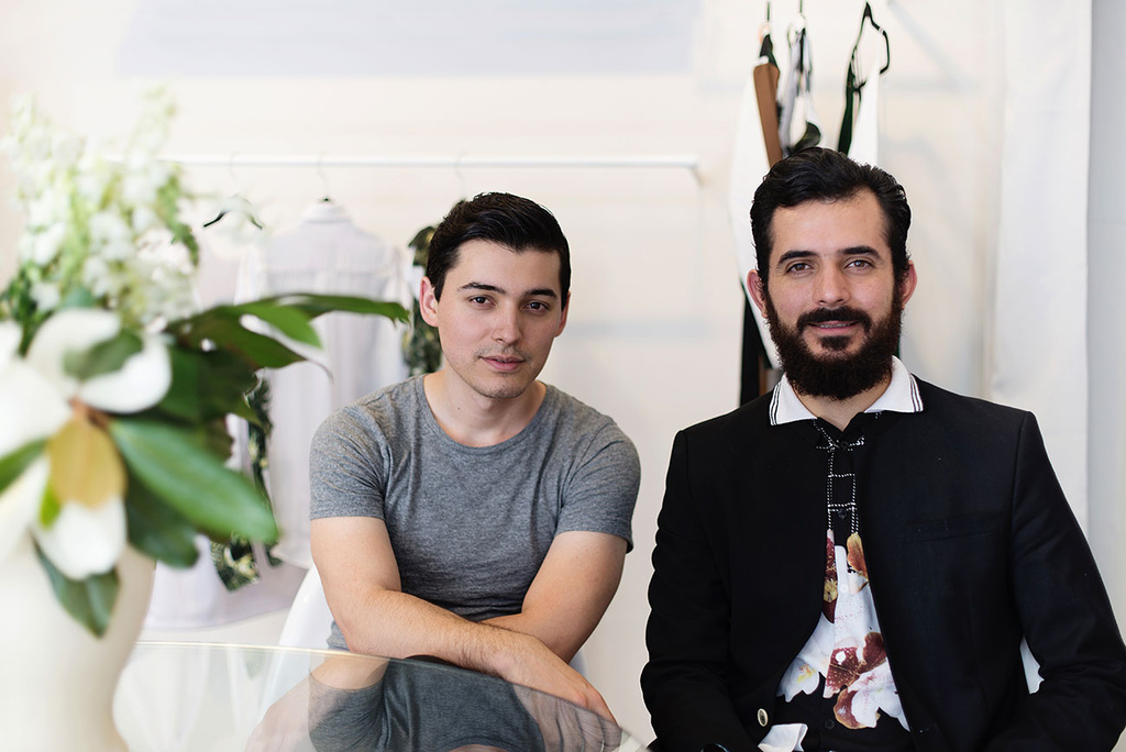 PROPULSORES. Los diseñadores Víctor Olmos y Alí Flores fomentan una campaña para la comunidad LGBT+.