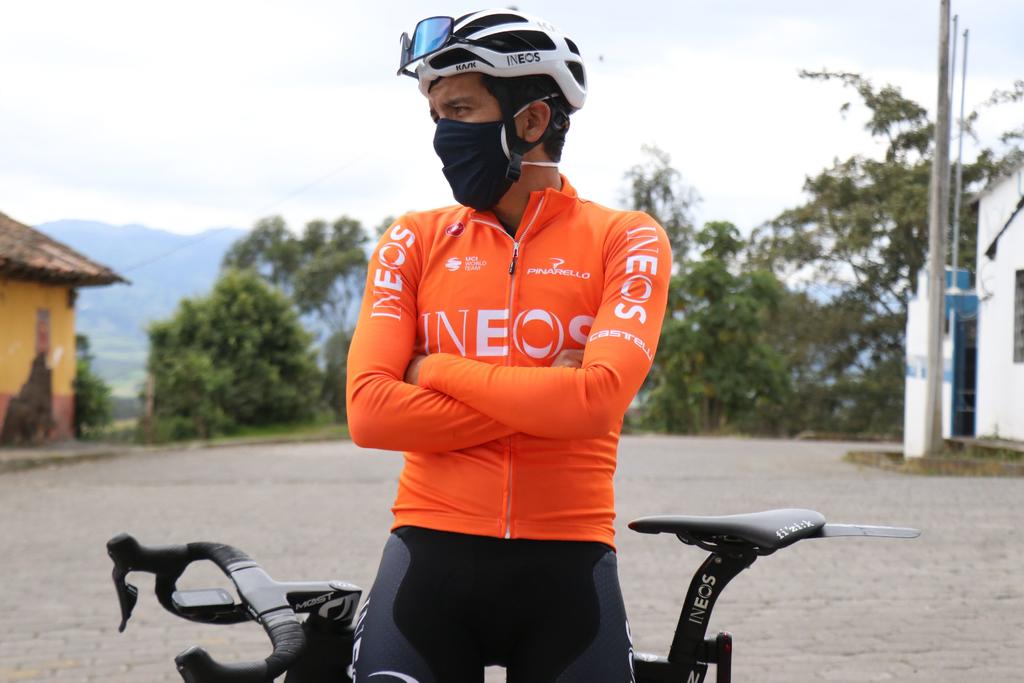 El ecuatoriano Richard Carapaz cerró su ciclo de preparación en su país y viajó este miércoles a España, para cumplir con agenda de entrenamientos en Andorra, antesala de las competiciones con el equipo Ineos y la defensa del título del Giro de Italia. (ARCHIVO)