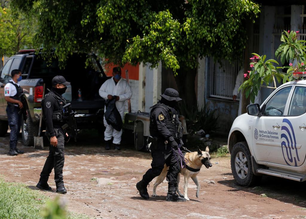 La Fiscalía Estatal (FE) de Jalisco halló 23 cuerpos y cuatro bolsas con 'diferentes indicios' en una fosa clandestina en una finca del municipio de El Salto, en el occidente de México, informaron las autoridades este viernes. (EFE)