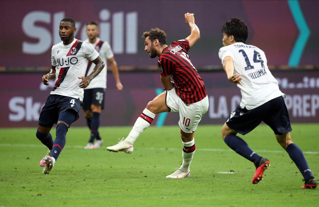 El Milan arrolló 5-1 este sábado al Bolonia en el estadio San Siro de Milán y, con su sexto triunfo en los últimos ocho partidos de la Serie A italiana, puso pie y medio en la próxima Liga Europa. (ARCHIVO)
