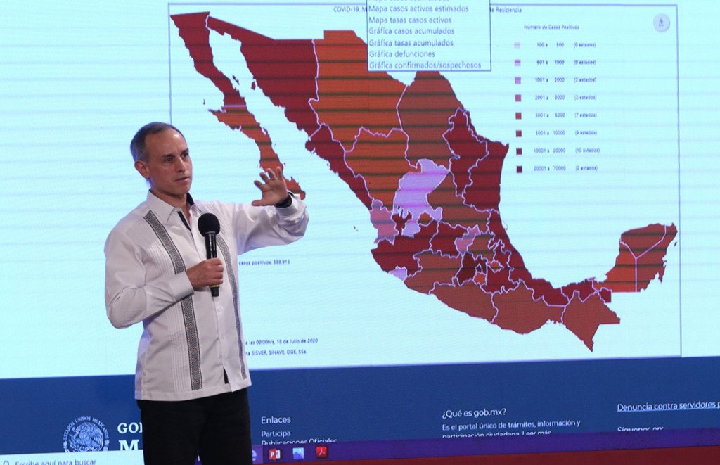 En la imagen, el subsecretario de Salud, Hugo López-Gatell, mostrando las estadísticas estatales.