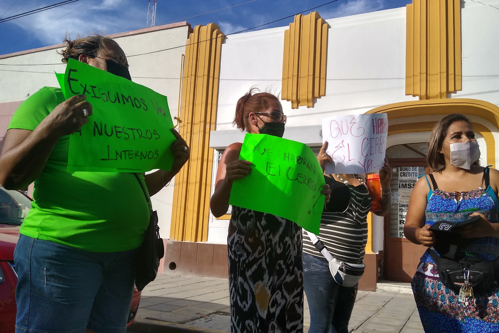 Las mujeres pidieron a las autoridades que les permitan visitar a los internos del Cereso en Dgo.