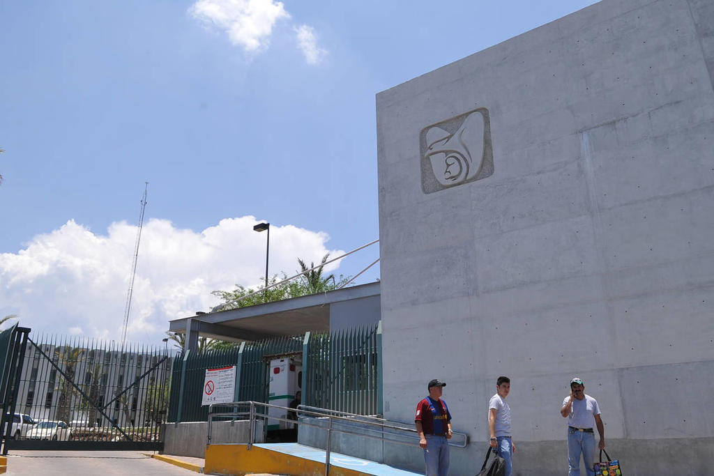 El Instituto Mexicano del Seguro Social (IMSS), condenó las agresiones al personal de salud ocurridas el pasado fin en un nosocomio de salud en Saltillo (ARCHIVO)