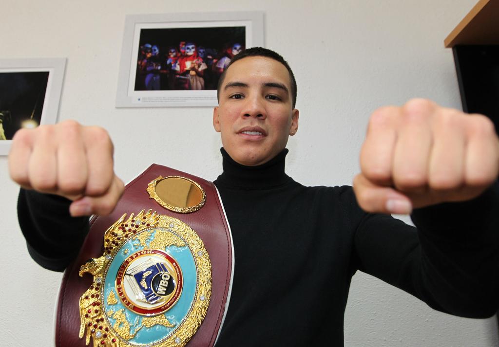 El boxeador mexicano Óscar Valdez permanece invicto como profesional con 27 victorias y 21 nocauts. (ARCHIVO)
