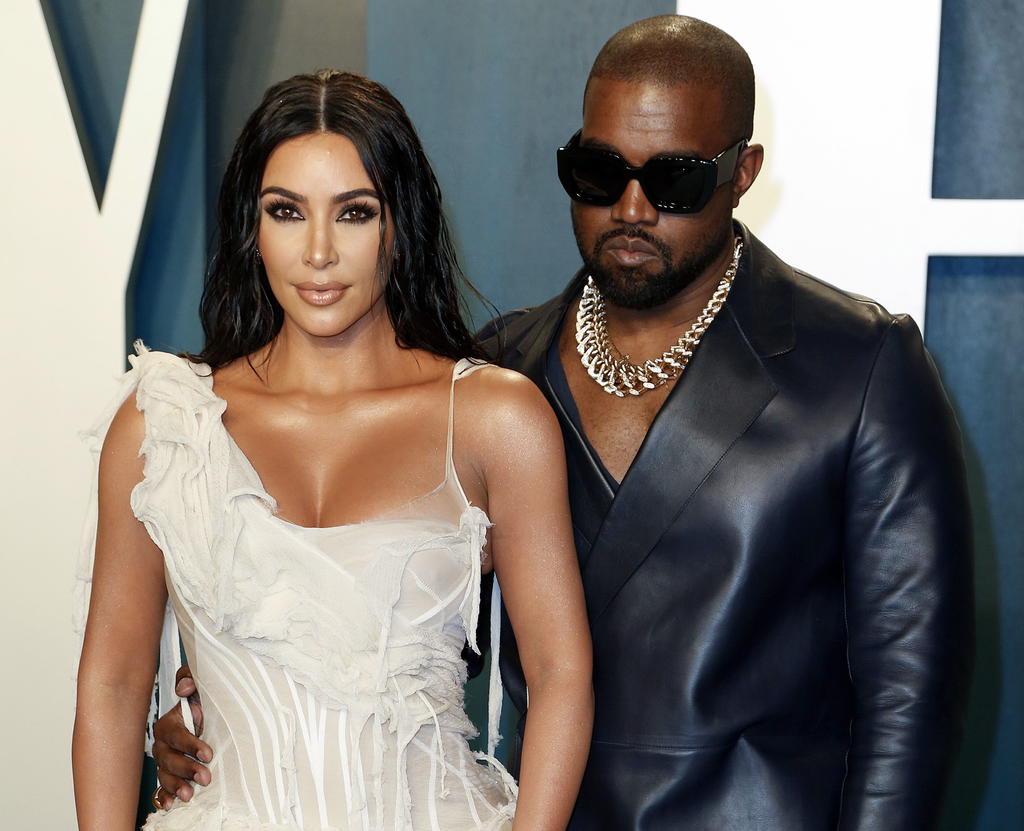 Trascendió que la familia de Kim Kardashian está sumamente preocupada debido al comportamiento de West. (ARCHIVO)