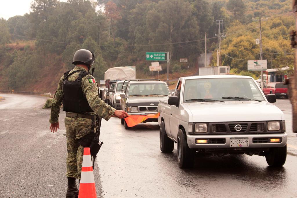 Cinco hombres fueron asesinados a tiros este martes en el occidental estado mexicano de Michoacán, donde en los últimos días grupos de sicarios y narcotraficantes han protagonizado una serie de enfrentamientos. (ARCHIVO)