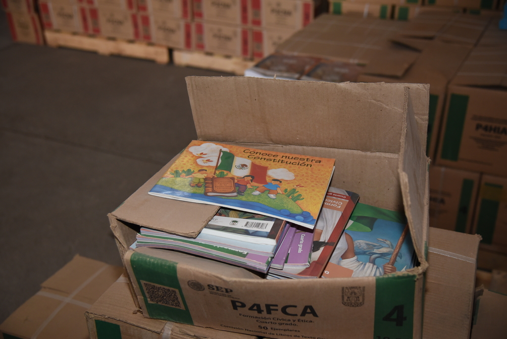 A pesar de la contingencia, la Secretaría de Educación en el Estado de Durango ya recibió más del cincuenta por ciento de los libros gratuitos para el próximo ciclo escolar. (EL SIGLO DE TORREÓN) 