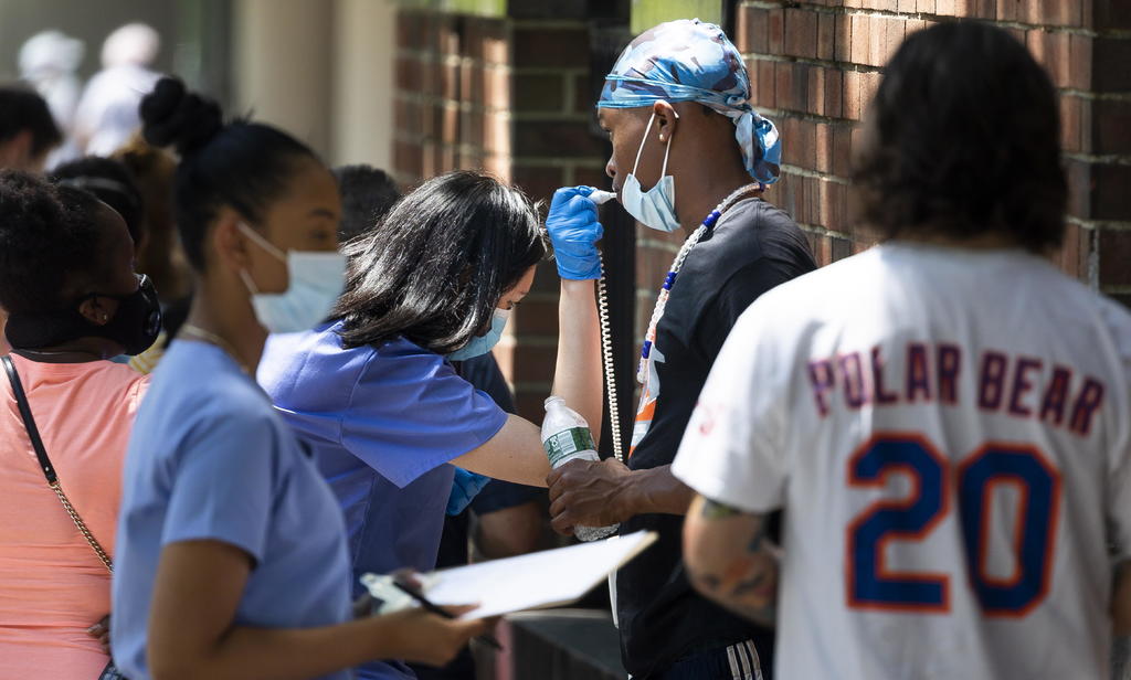 Nueva York anunció ayer los nombres de diez nuevos estados de Estados Unidos cuyos residentes deberán cumplir una cuarentena de catorce días si visitan la región de Nueva York,  debido al alto número de contagios que se están registrando en ellos. (ARCHIVO) 