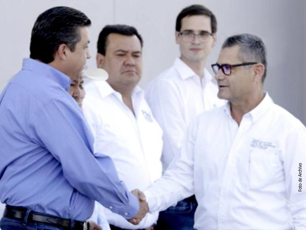 El capitán de Fragata, José Jorge Ontiveros Molina recibió la tarde de este miércoles del gobernador Francisco García Cabeza de Vaca, el nombramiento como titular de Seguridad Pública de Tamaulipas. (TWITTER)