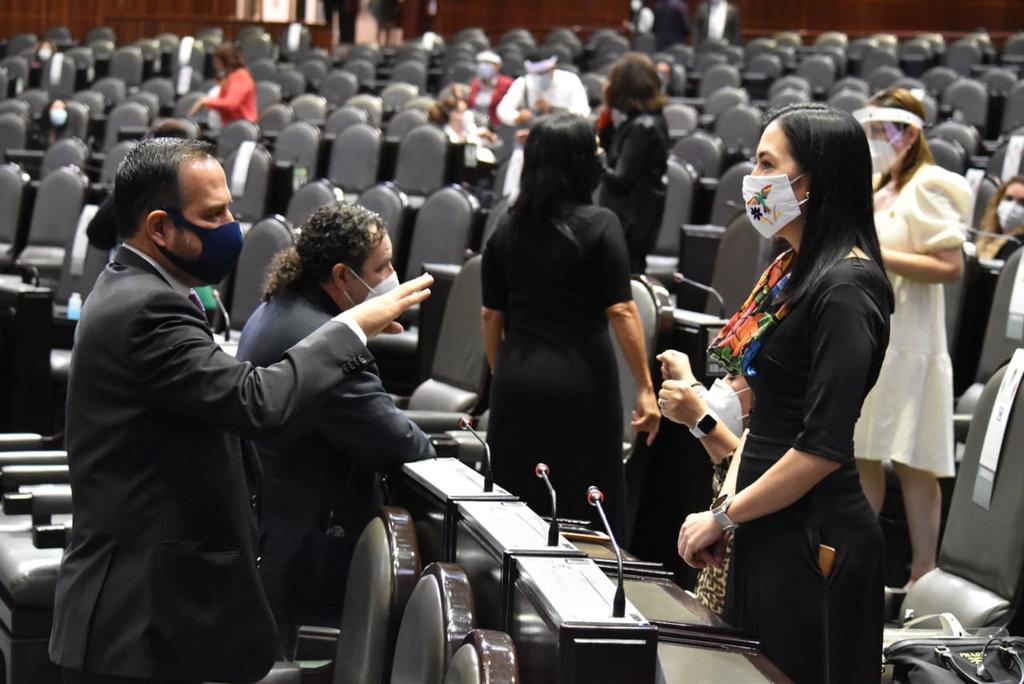 La Cámara de Diputados arrancó su segundo periodo extraordinario de sesiones, donde votarán a los cuatro nuevos consejeros electorales, con un minuto de silencio en memoria de los mexicanos que han muerto víctimas de COVID-19. (TWITTER)