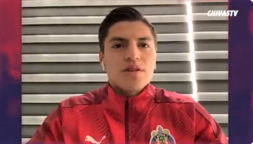 El jugador lagunero, Ronaldo Cisneros, confirmó ser uno de los tres casos positivos de COVID-19 que anunció Chivas y la Liga MX a sólo un día de iniciar el torneo Guard1anes 2020. (ESPECIAL)