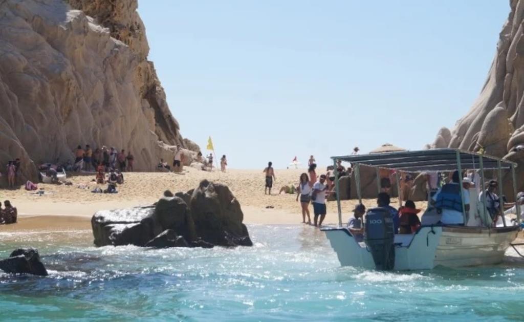 El Comité Estatal de Seguridad en Salud en Baja California Sur acordó una reclasificación de actividades no esenciales permitidas en el Semáforo local COVID que mantienen en nivel crítico, de color naranja, y a partir de este jueves se permitirán actividades de turismo náutico.  (ARCHIVO)
