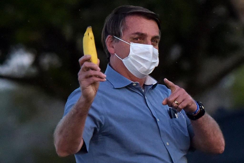 Desde que resultó positivo de coronavirus, Bolsonaro ha seguido despachando mediante videoconferencias desde su residencial oficial en Brasilia, en la que aseguró que se mantuvo aislado y sin tener contacto con sus familiares.
(ARCHIVO)