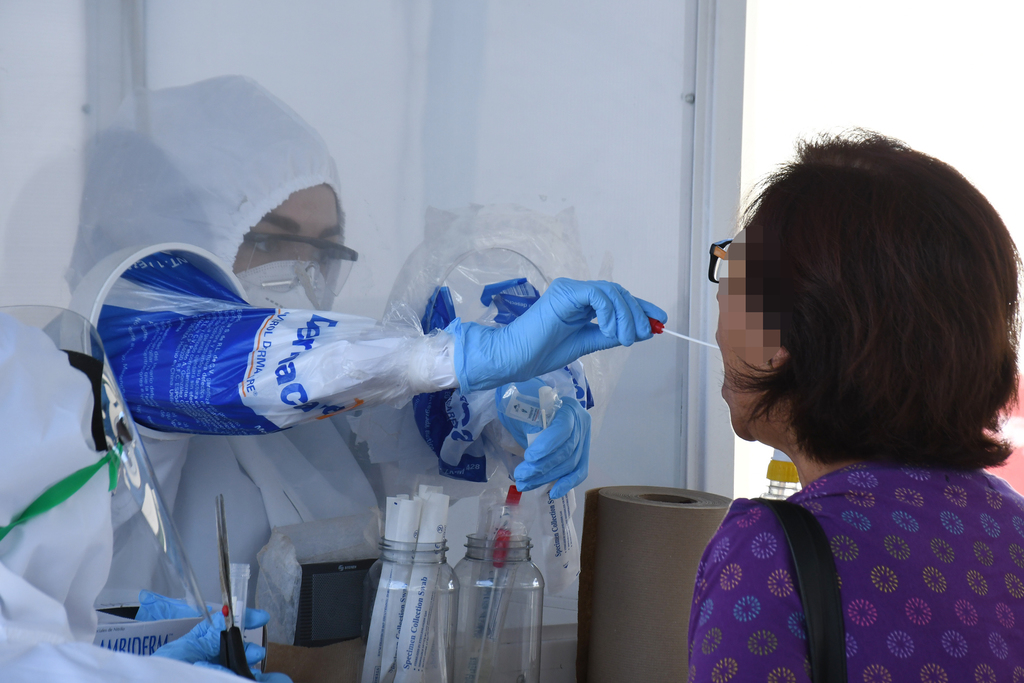 El Laboratorio de Biología Molecular de la Secretaría de Salud de Coahuila tiene una capacidad de aplicar 140 pruebas diarias. (EL SIGLO DE TORREÓN)