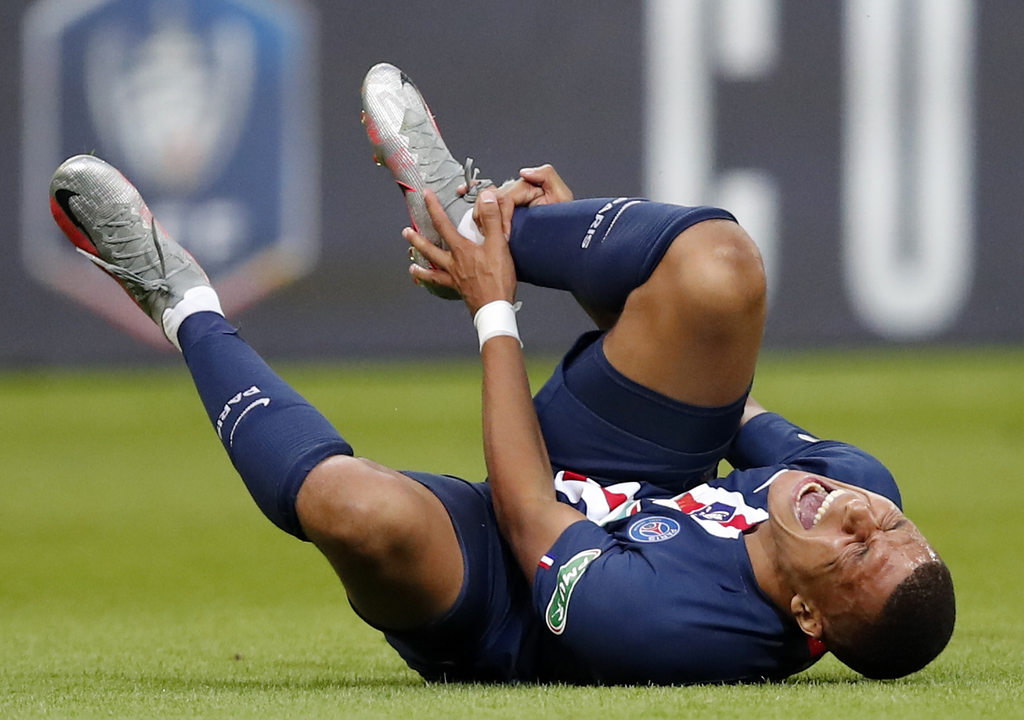 Kylian Mbappé sufrió un esguince del tobillo derecho en la final de la Copa de Francia el viernes ante el Saint-Etienne.