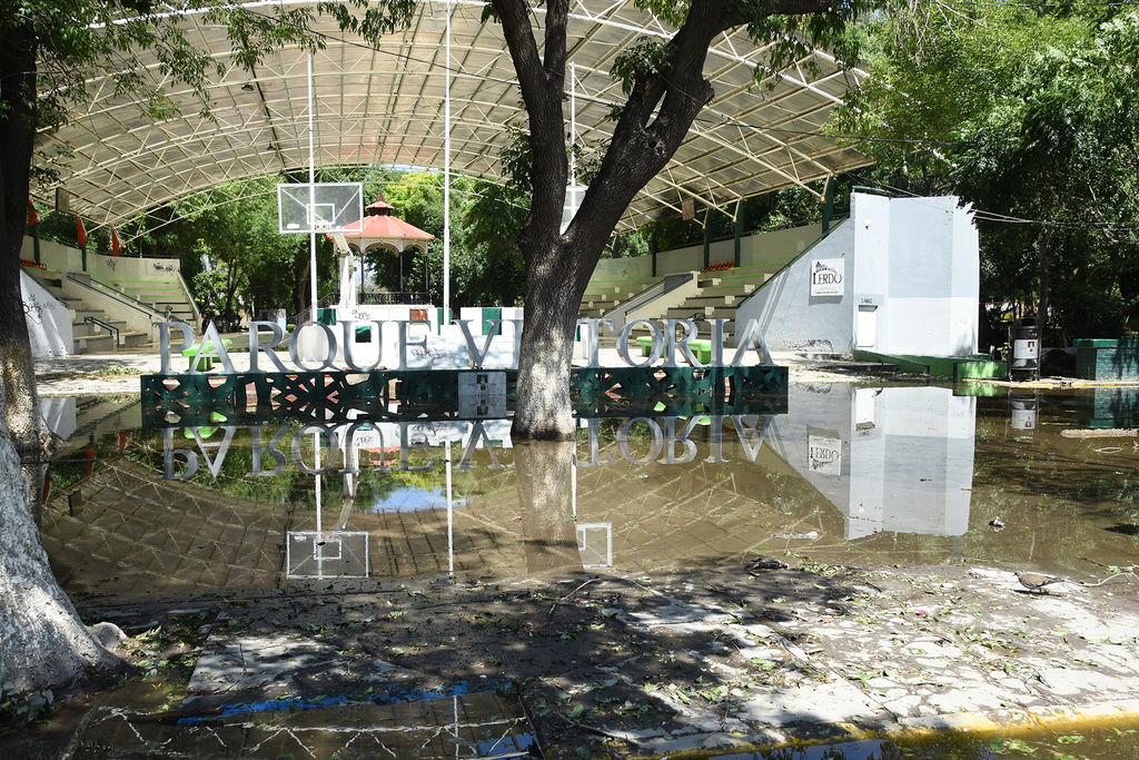 El Parque Victoria en Ciudad Jardín lució con distintos charcos luego de las lluvias que se registraron en la Comarca Lagunera. (EL SIGLO DE TORREÓN)