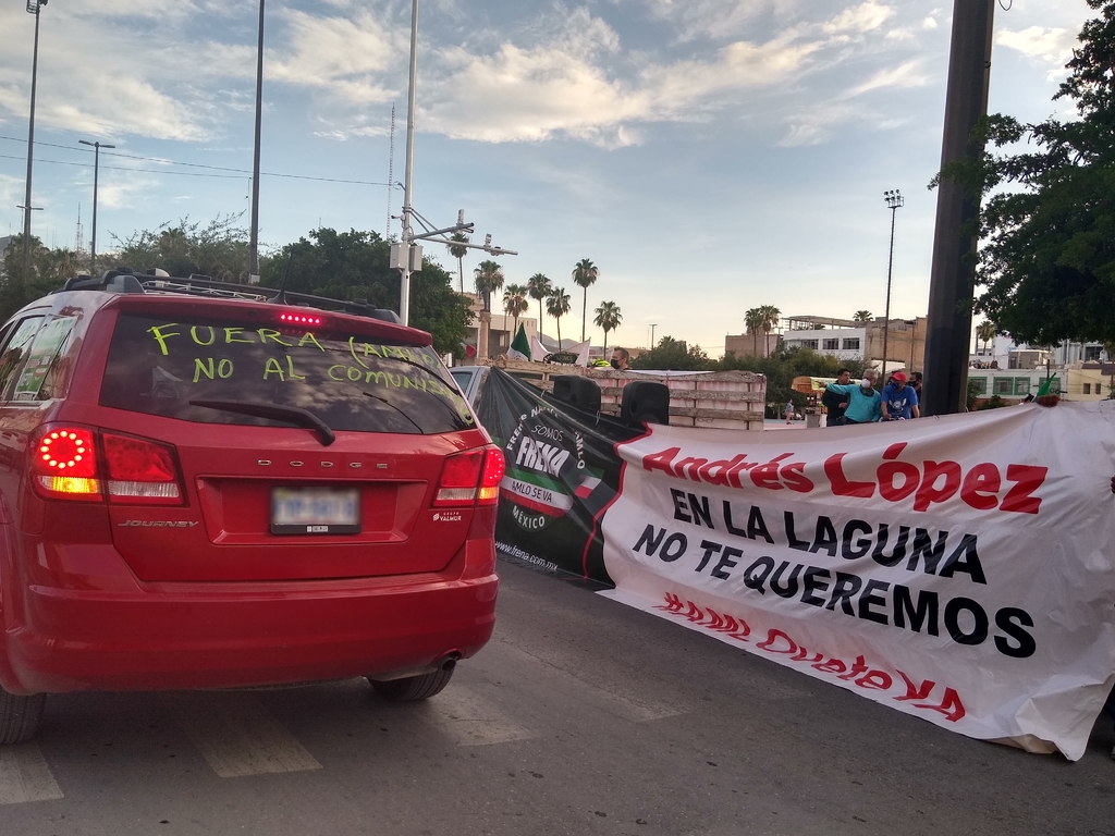Ayer se realizó la quinta caravana contra el presidente López Obrador en La Laguna, así como en otras ciudades del país. (MARY VÁZQUEZ)