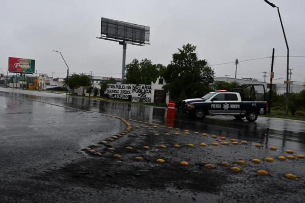 Debido a las lluvias generadas por el Huracán “Hanna”, fue cerrada a la circulación la autopista Monterrey-Saltillo, por lo que se recomendó a los automovilistas tomar vías alternas. (PERLA SÁNCHEZ)