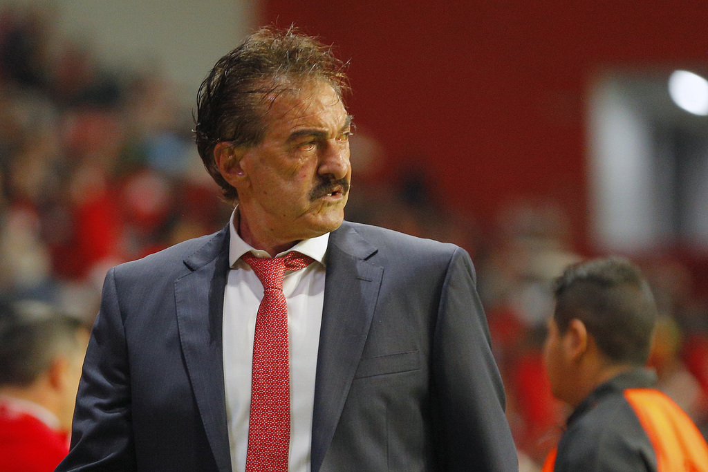 Ricardo La Volpe habría sido buscado para la dirección técnica de los Pumas, pero su sueldo sería un impedimento.