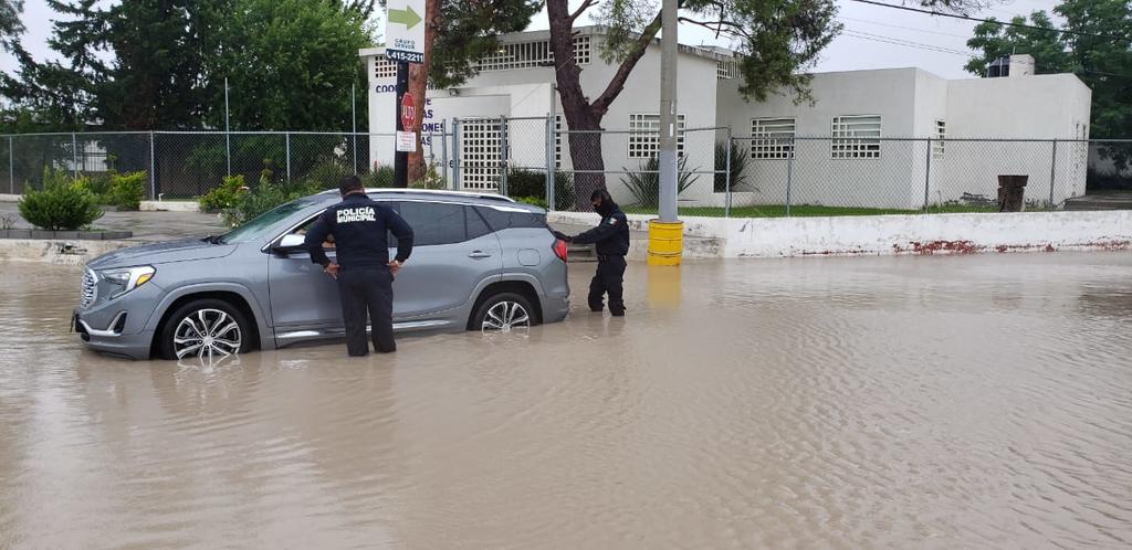 La Dirección de Protección Civil y Bomberos informó, de manera preliminar, que se atendieron 245 reportes de viviendas inundadas, en el corte a las 20:00 horas. (EL SIGLO COAHUILA)