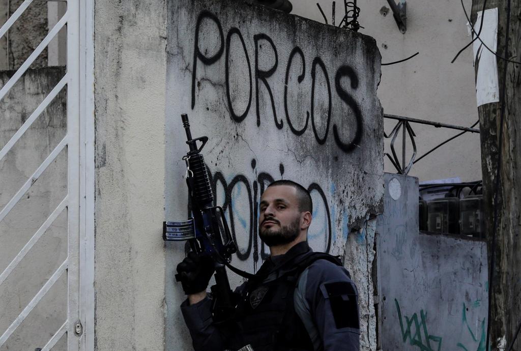Más de 1,000 policías salieron a las calles de Brasil este martes en una operación conjunta contra una célula del Primer Comando de la Capital (PCC), la mayor organización criminal del país y que controla las actividades delictivas desde el interior de las prisiones. (ARCHIVO) 