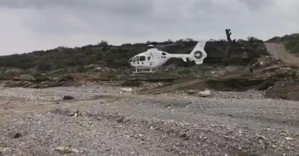 Luego de llevar a cabo operativos terrestres sin éxito en la búsqueda de una menor arrastrada por la corriente en Saltillo, el día de hoy las autoridades optaron por hacer uso de un helicóptero y así revisar el área. (EL SIGLO COAHUILA)