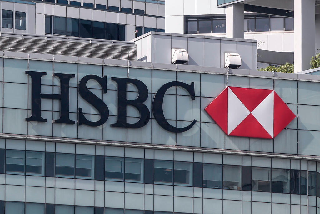 HSBC explicó que si se excluye la ganancia por la venta de su negocio de servicios de tarjetas, llevada a cabo en 2019, la utilidad neta de la firma disminuyó 7.7%.
(ARCHIVO)