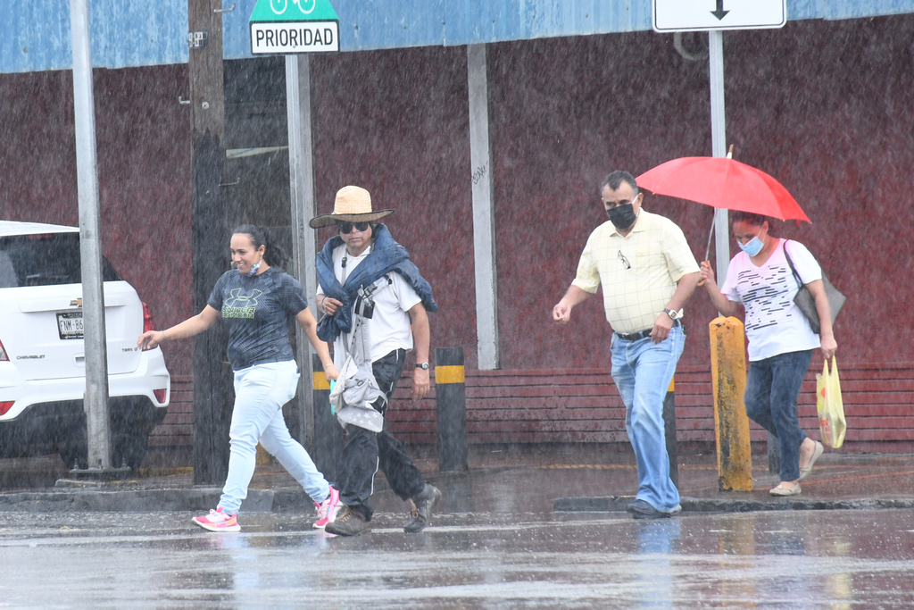Las precipitaciones intermitentes seguirán presentándose en la Comarca Lagunera por Hanna, según el reporte de la Conagua. (FERNANDO COMPEÁN)