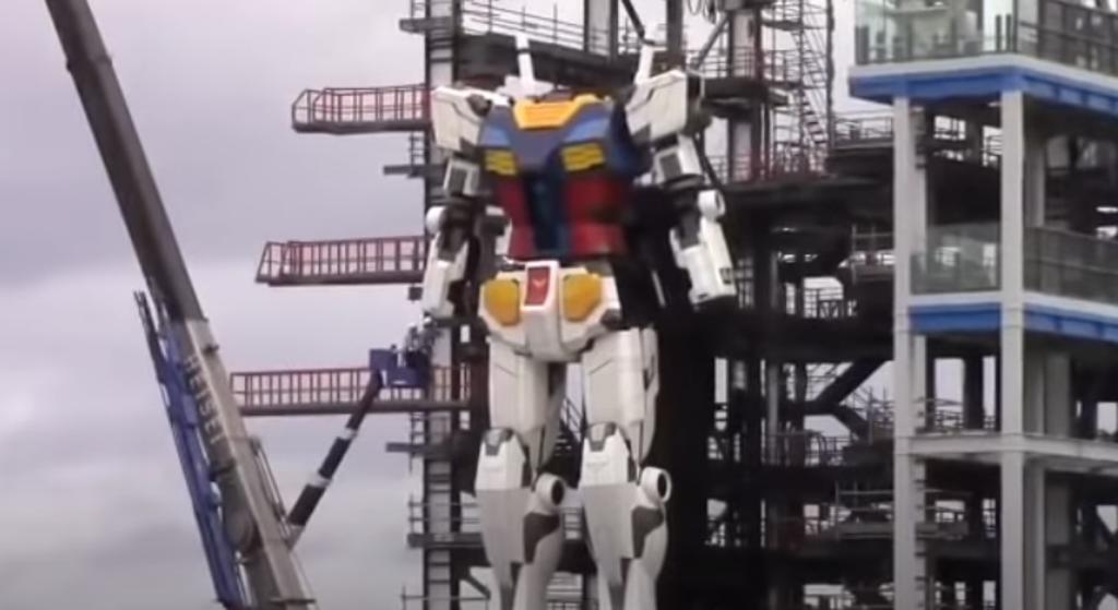 El robot es una replica del utilizado en la serie de anime Mobile Suit Gundam (CAPTURA) 