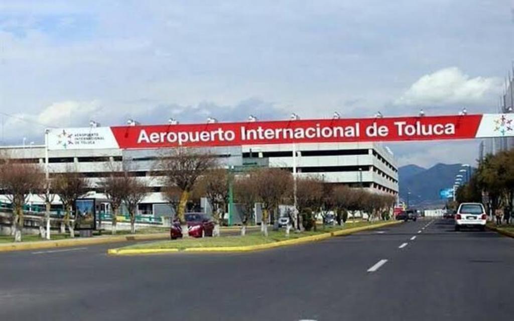 La Secretaría de Comunicaciones y Transportes (SCT) pactó un convenio con el estado de México para fortalecer la operación del Aeropuerto Internacional Lic. Adolfo López Mateos de la Ciudad de Toluca, a fin de optimizar y aprovechar su infraestructura y conectividad. (CORTESÍA)