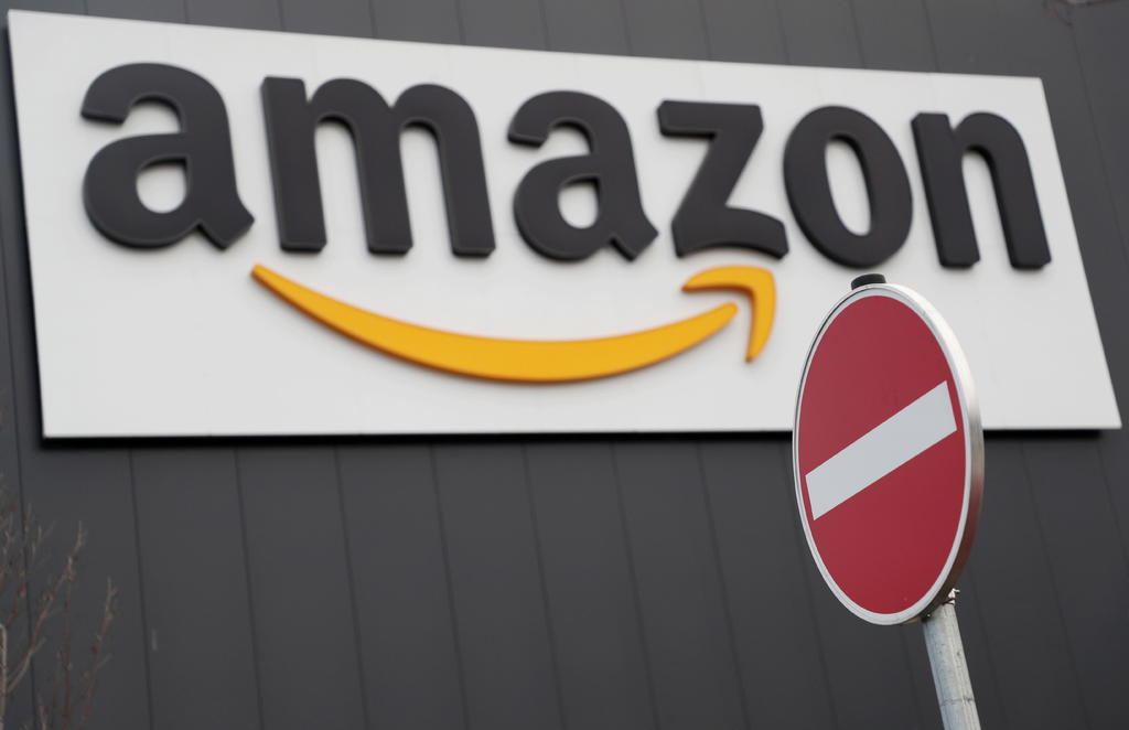 La multinacional del comercio electrónico Amazon anunció este jueves un beneficio de 7,778 millones de dólares en el primer semestre de 2020, un 26 % más respecto al mismo periodo del año pasado, coincidiendo con los confinamientos para contener la COVID-19. (ARCHIVO)