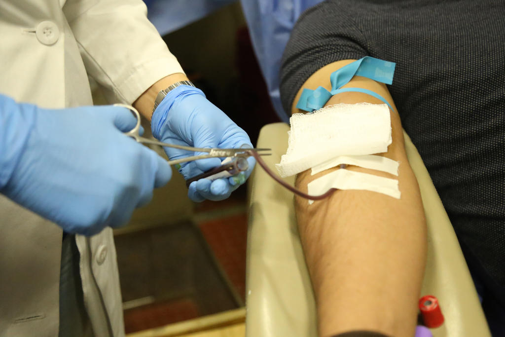 La Secretaría de Salud informó que promoverá la donación voluntaria de sangre a través de Facebook. (ARCHIVO)