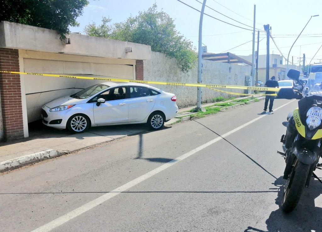 El accidente sucedió alrededor de las 11 de la mañana de este sábado sobre la calzada Goméz Morín de la colonia Villas Residenciales de Torreón.
(EL SIGLO DE TORREÓN)