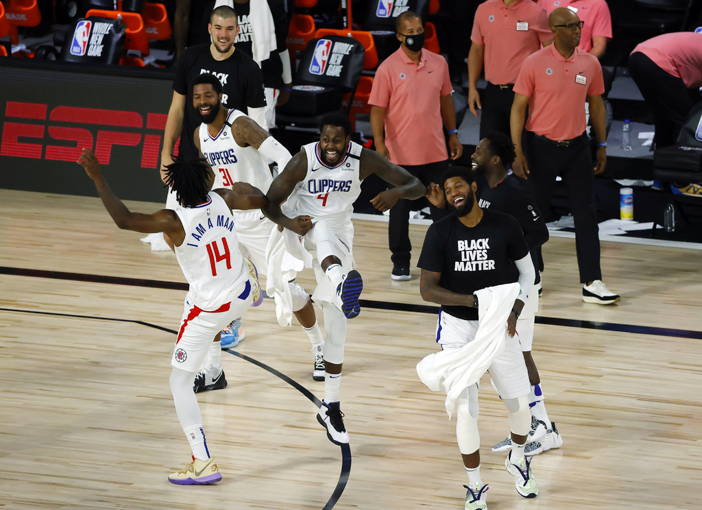 Los Clippers de Los Ángeles metieron 25 triples, un récord del equipo, en la victoria 126-103 sobre los Pelícanos.