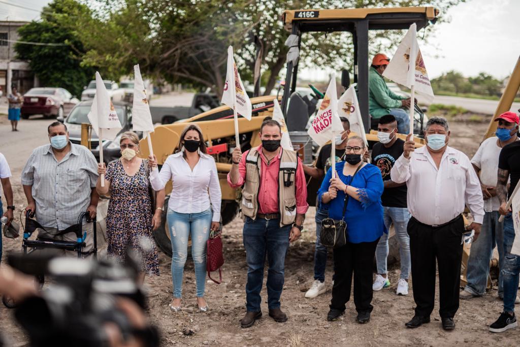 Los habitantes de las colonias del poniente de la ciudad, tendrán un espacio de recreación y para ejercitarse, con la construcción del parque deportivo lineal que llevará el nombre de un destacado maderense, 'Nemesio González Sandoval'. (EL SIGLO DE TORREÓN)