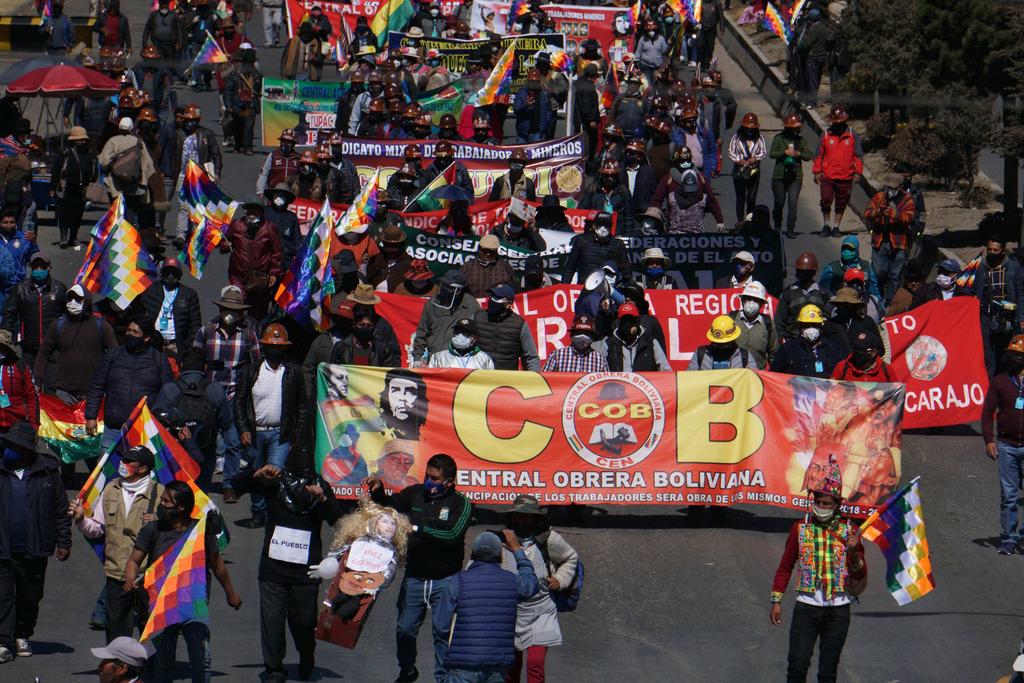 Bolivia vive este lunes una jornada con bloqueos y manifestaciones de sectores sociales que exigen que las elecciones sean el 6 de septiembre y no el 18 de octubre como anunció el organismo electoral del país. (ARCHIVO) 