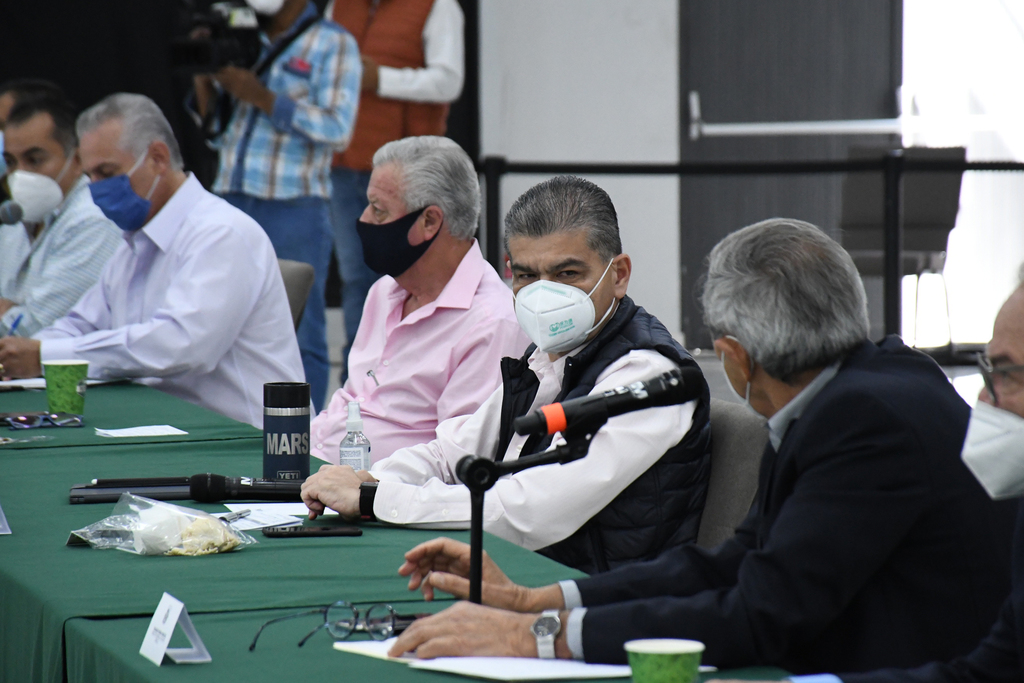 El gobernador de Coahuila, Miguel Ángel Riquelme, estuvo ayer en la reunión del Subcomité Técnico de Salud en La Laguna. (FERNANDO COMPEÁN)