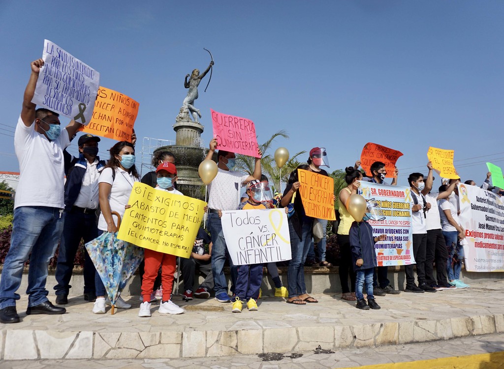 El grupo de 20 manifestantes protestó en el hospital pediátrico.
