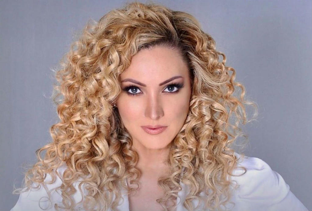  La pandemia del coronavirus provocó un profundo viaje interior a Erika Ender, quien lo transformó en su nuevo disco al que ha dado el nombre de “MP3-45”. Su segunda entrega es la canción “Vamos a darnos un día”, con la que la cantautora panameña quiere motivar “a sacar el amor de la rutina”. (INTERNET) 