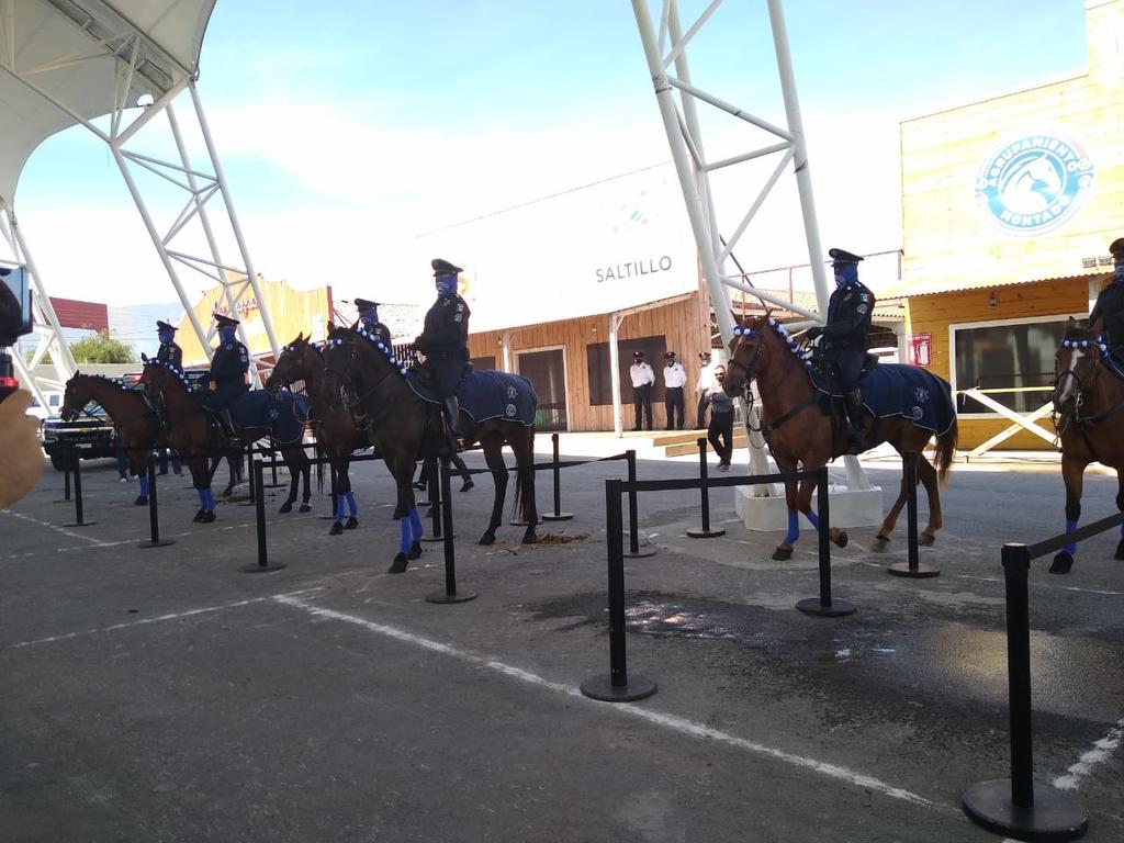 El municipio de Saltillo presentó la Policía Montada y Antomotín la cual tendrá el objetivo de atender disturbios. (LUCÍA PÉREZ)