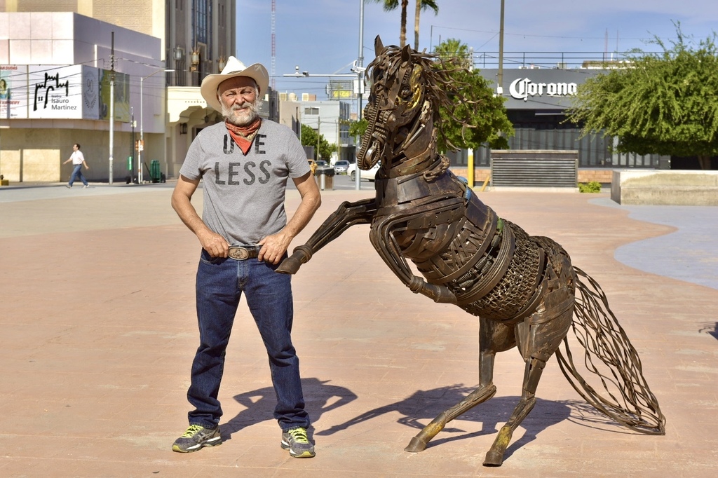 SÍMBOLO. Para el escultor, el caballo es sinónimo de inteligencia.  (EL SIGLO DE TORREÓN / Erick Sotomayor)