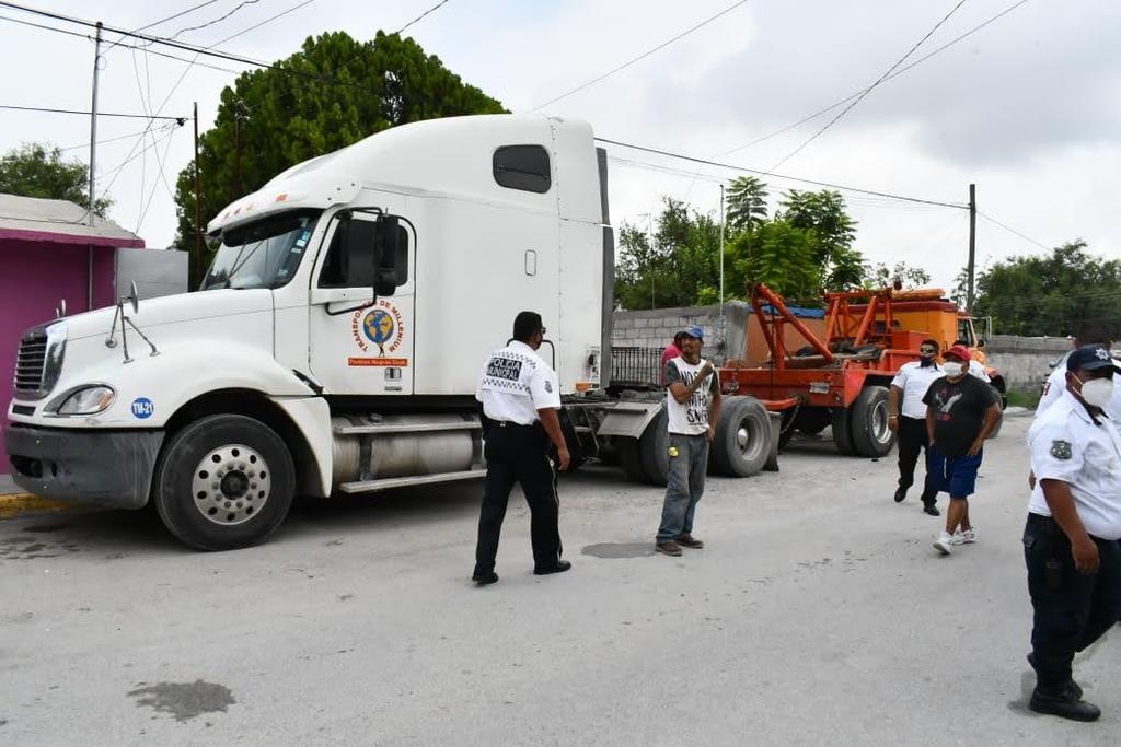 Los propietarios de líneas de tráiler adheridos a la Cámara Nacional del Autotransporte de Carga (Canacar) señalaron que aceptan los operativos para impedir el tránsito de unidades de carga en colonias.