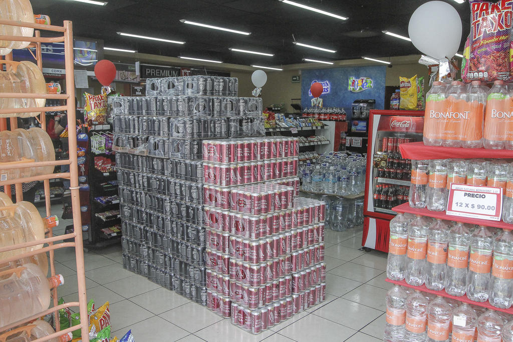Tras el decreto emitido por el Gobierno del Estado, para frenar la propagación del COVID-19, desde este 4 de agosto, algunas dependencias del municipio de Lerdo, lleva a cabo diversas acciones, entre ellas la prohibición de venta de alcohol los domingos. (ARCHIVO)