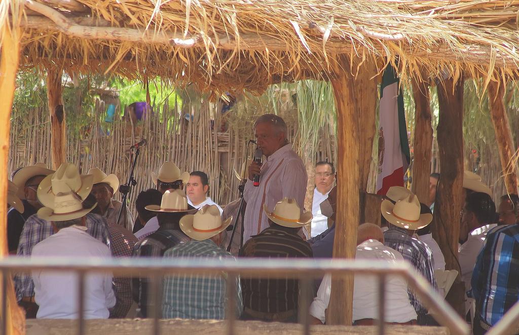 El presidente de México, Andrés Manuel López Obrador, acordó este jueves con el Pueblo Yaqui un Plan de Justicia que revisará la problemática de la tierra y el agua en esta comunidad indígena del norteño estado mexicano de Sonora. (EFE)