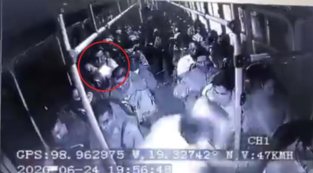Uno de los pasajeros intentó detener a los asaltantes abriendo fuego contra ellos (CAPTURA) 
